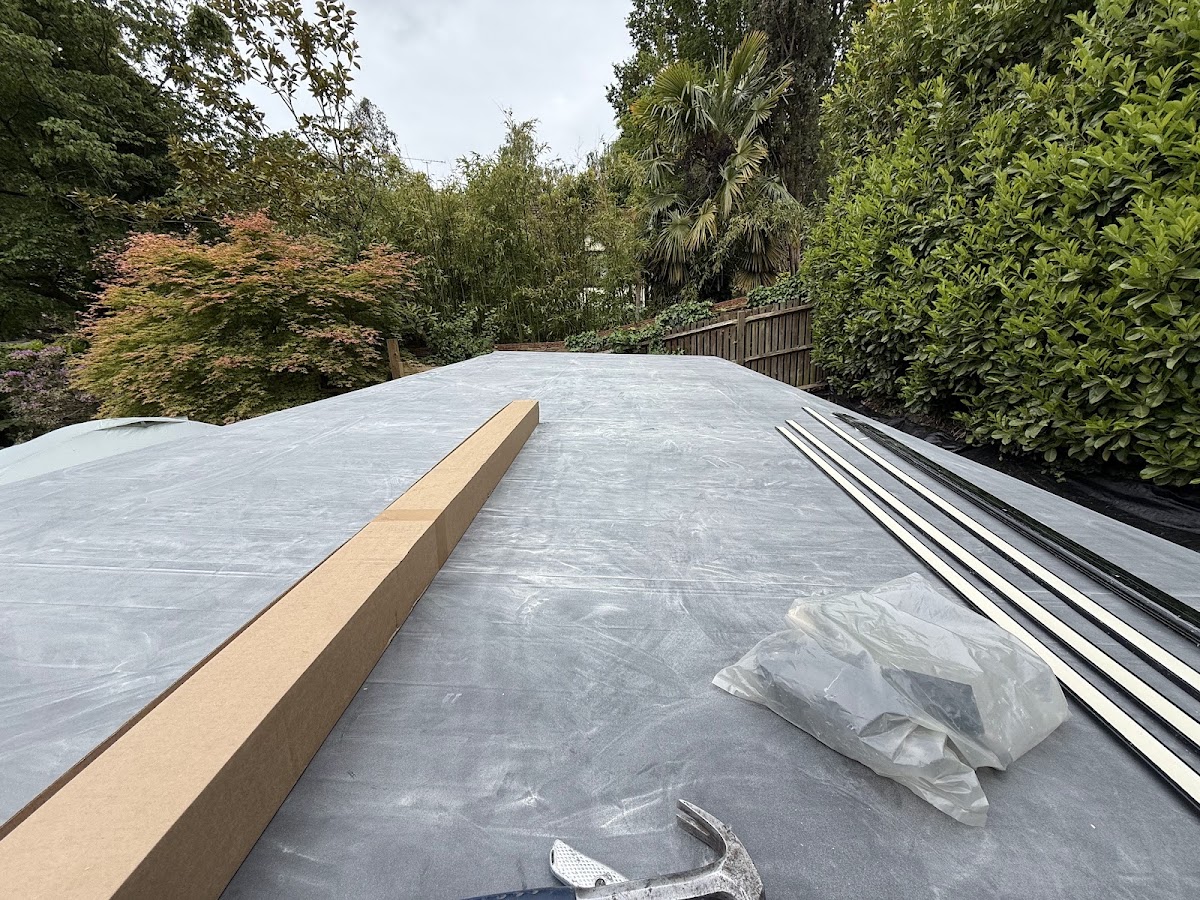 Flat roof membrane installation
