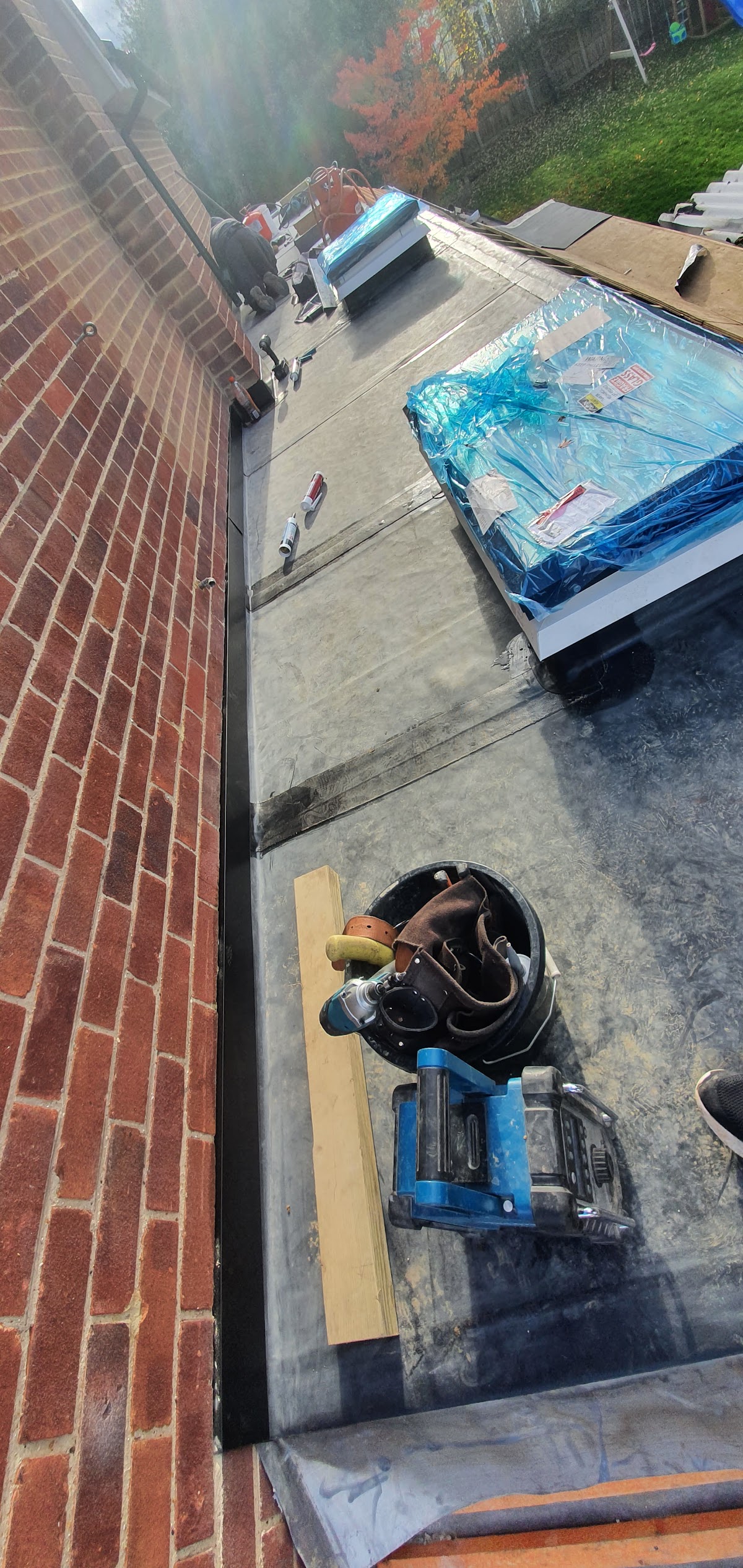 Flat roof work beside brickwork